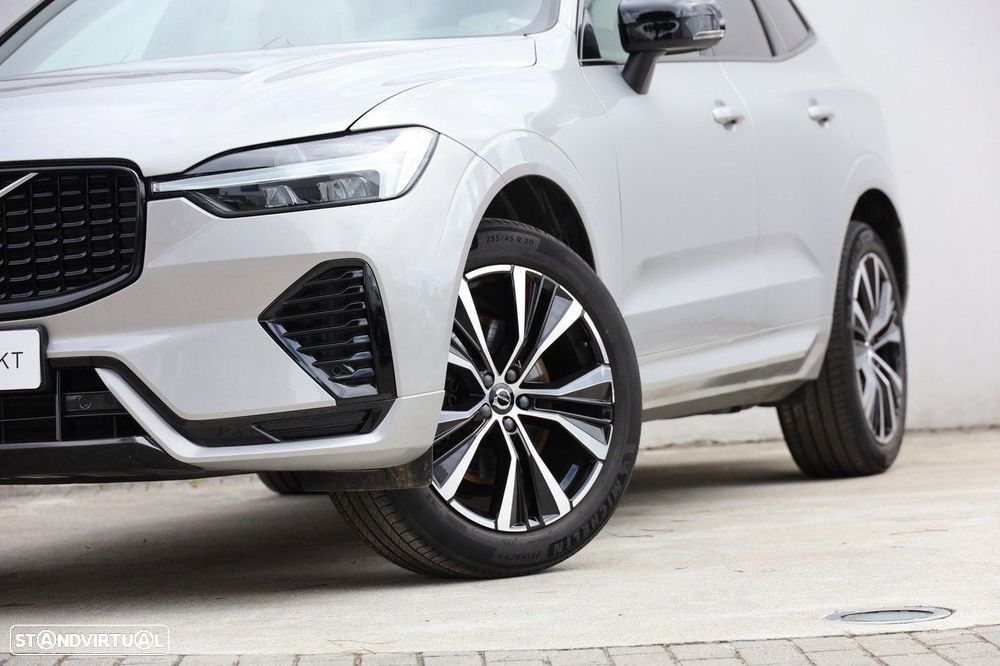 Volvo XC 60 2.0 B4 Plus Dark - 28