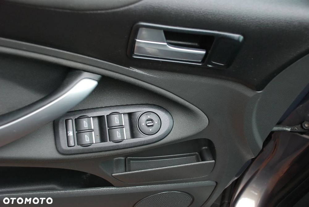 Ford Kuga - 16
