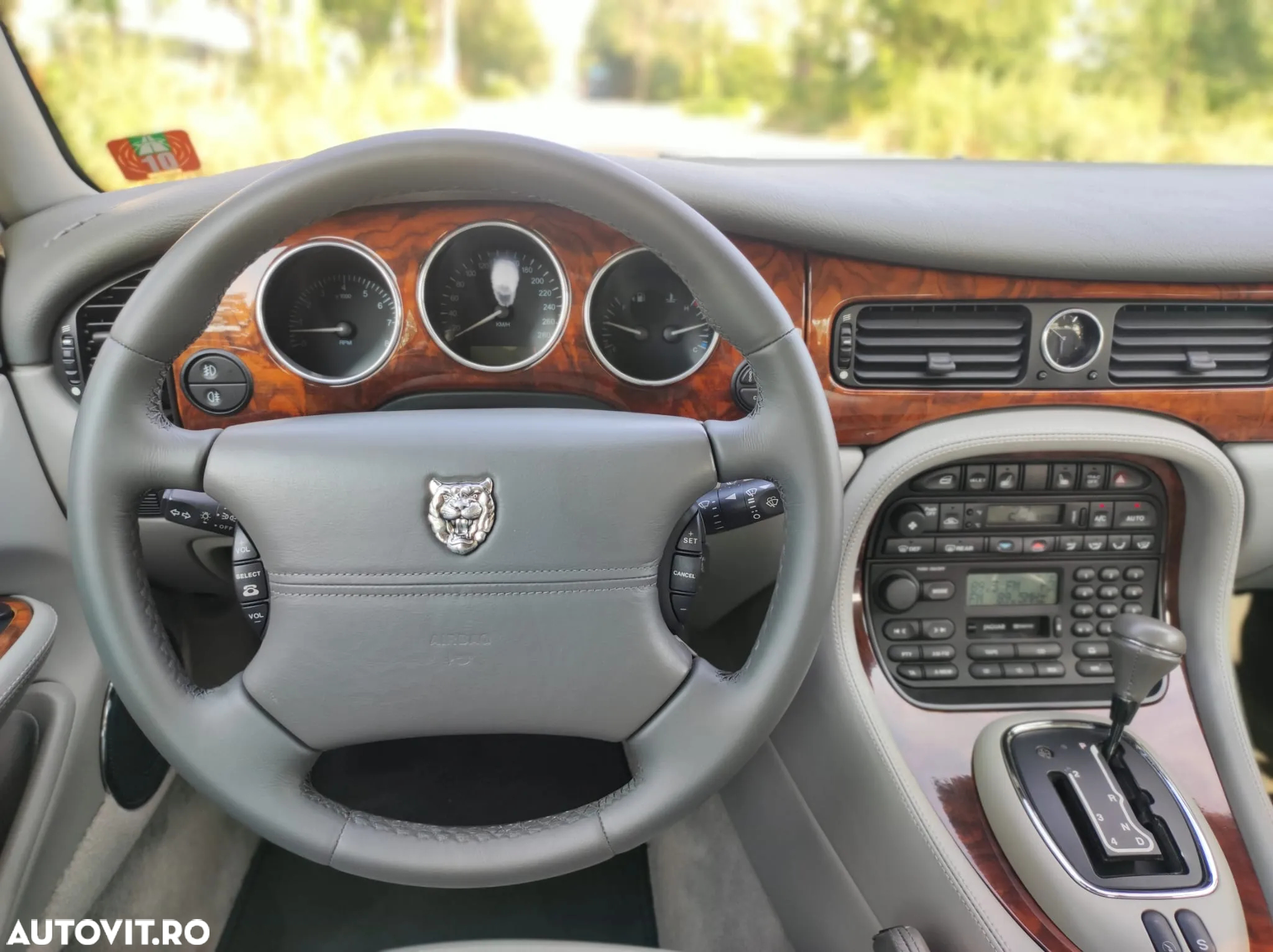 Jaguar XJ - 10