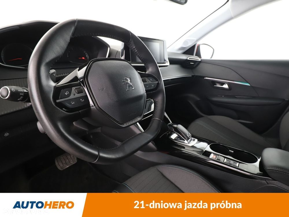 Peugeot 208 - 12