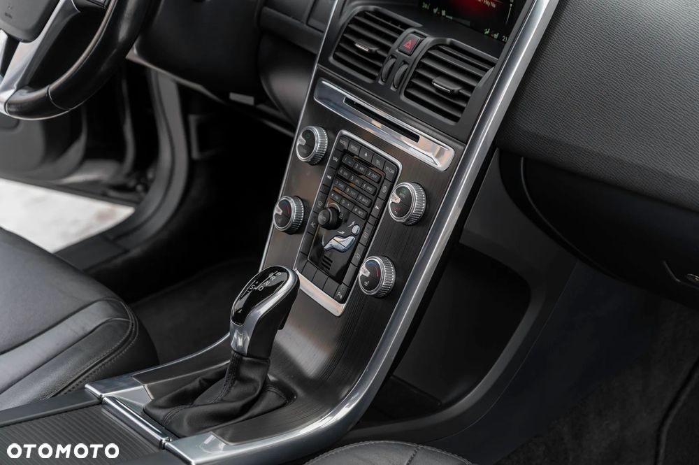 Volvo XC 60 D3 Geartronic Summum - 25