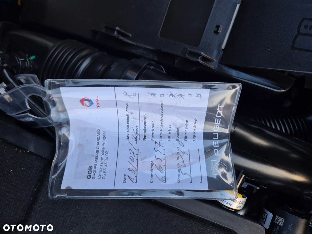Peugeot 2008 PureTech 110 GPF Stop&Start EAT6 Allure - 19