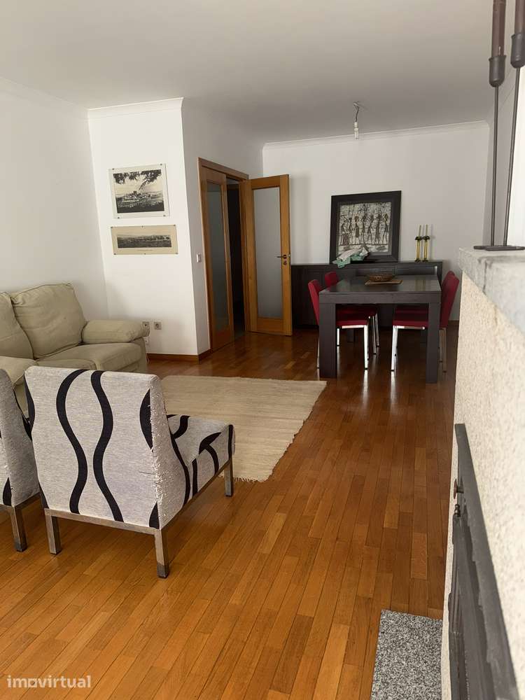 Apartamento T2 com garagem, Mobilado, à Rua Constituição, Porto - Grande imagem: 3/13