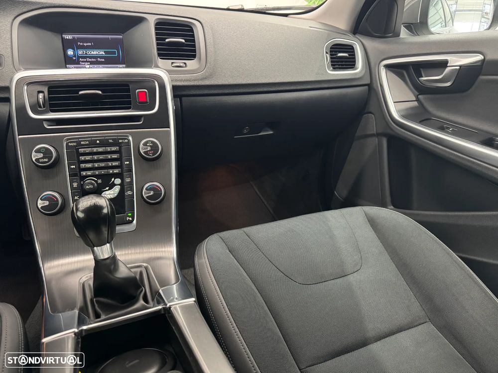 Volvo V60 2.0 D3 Momentum - 19