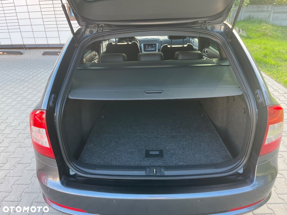 Skoda Octavia 2.0 TDI CR DPF RS - 14