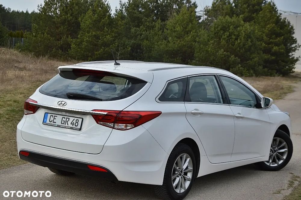 Hyundai i40 Kombi blue 1.6 Family - 11