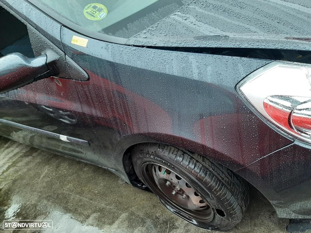 GUARDA-LAMAS FRENTE DIREITO RENAULT CLIO - 1