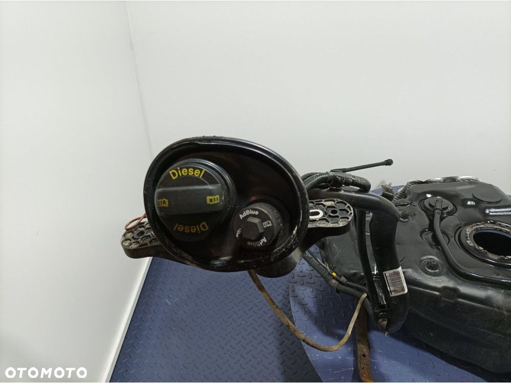 AUDI Q5 8R LIFT 2.0 TDI ZBIORNIK PALIWA WLEW DIESEL 8R0201135SCR - 2