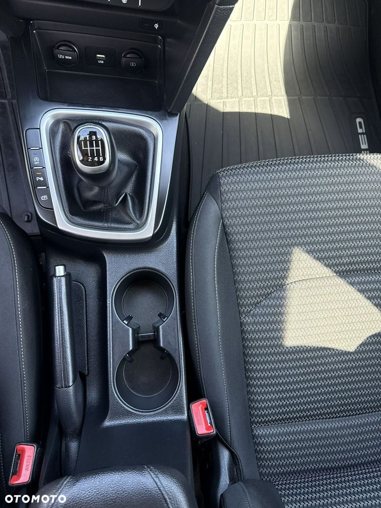 Kia Ceed - 29