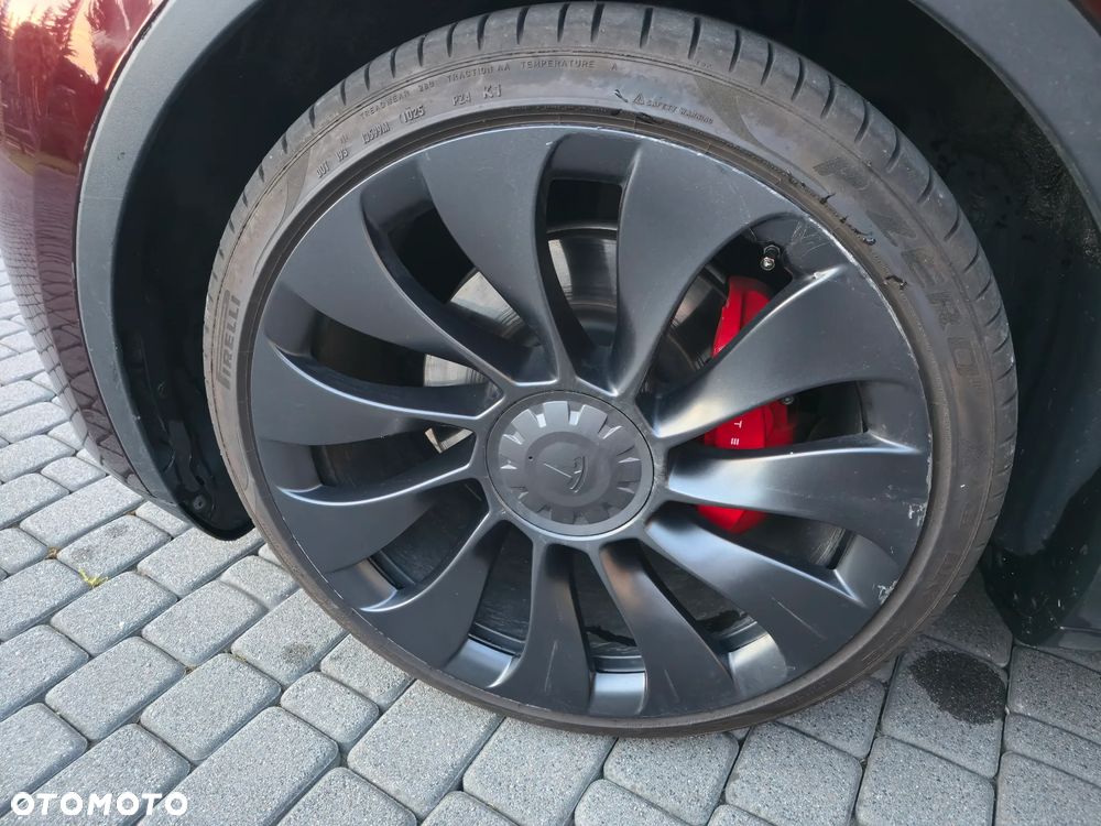 Tesla Model Y - 7