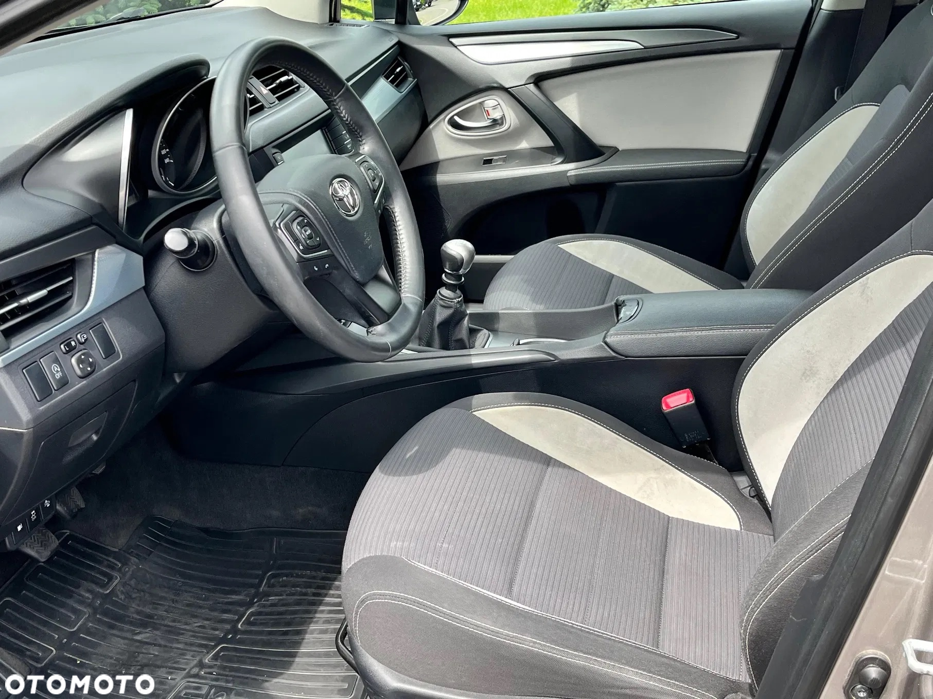 Toyota Avensis 1.6 D-4D Premium - 19