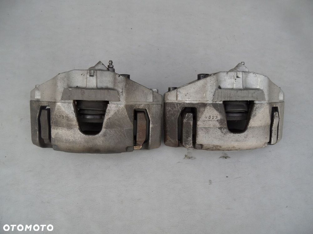 ZACISK HAMULCOWY LEWY PRZÓD VOLVO V40 II 975 - 1