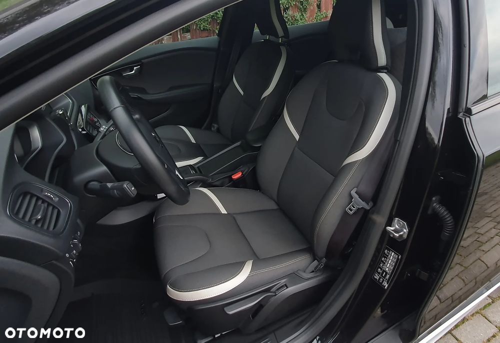 Volvo V40 Cross Country T3 Drive-E Dynamic Edition - 9