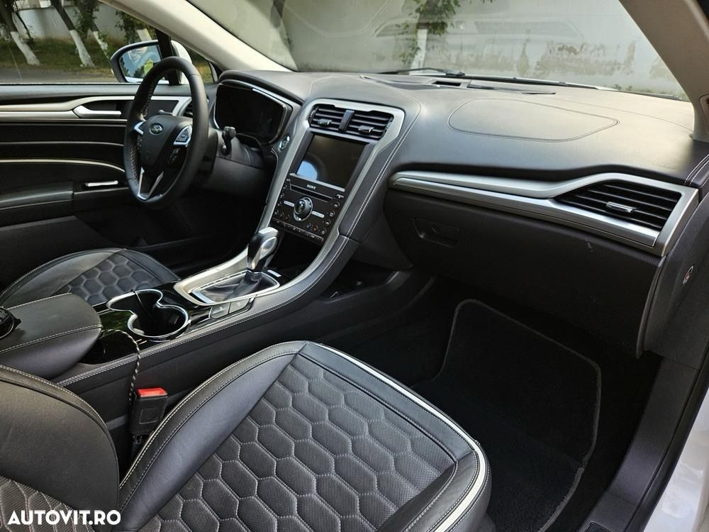 Ford Mondeo 2.0 HEV Vignale - 38