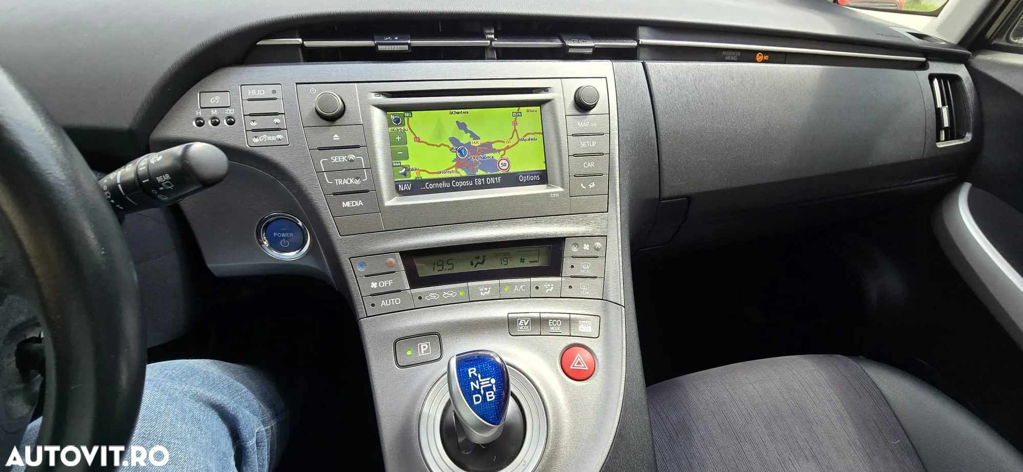 Toyota Prius (Hybrid) Executive - 3