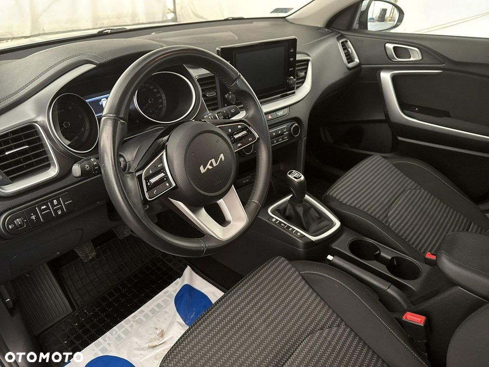 Kia Ceed - 13