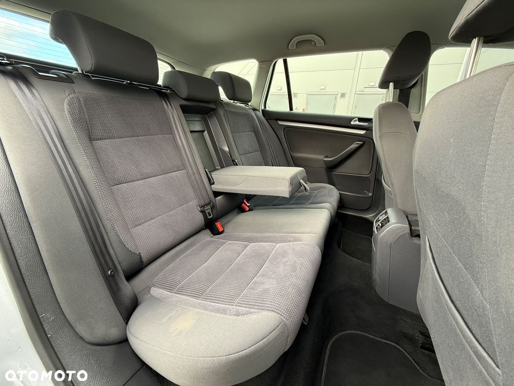 Volkswagen Golf - 27