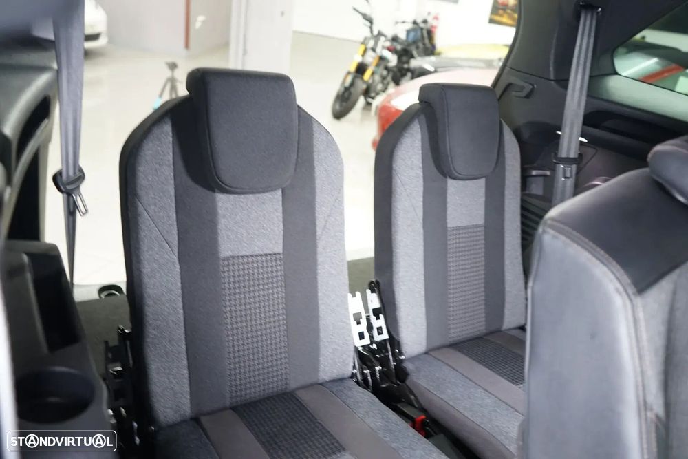 Peugeot 5008 - 46
