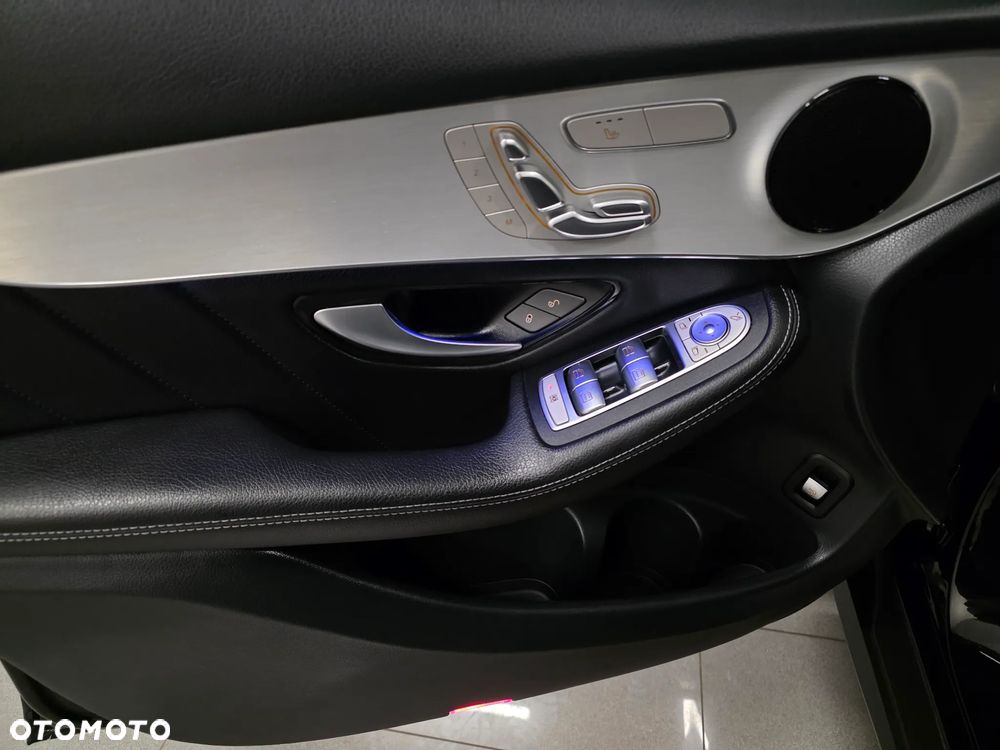 Mercedes-Benz GLC 300 de 4Matic 9G-TRONIC AMG Line Plus - 24