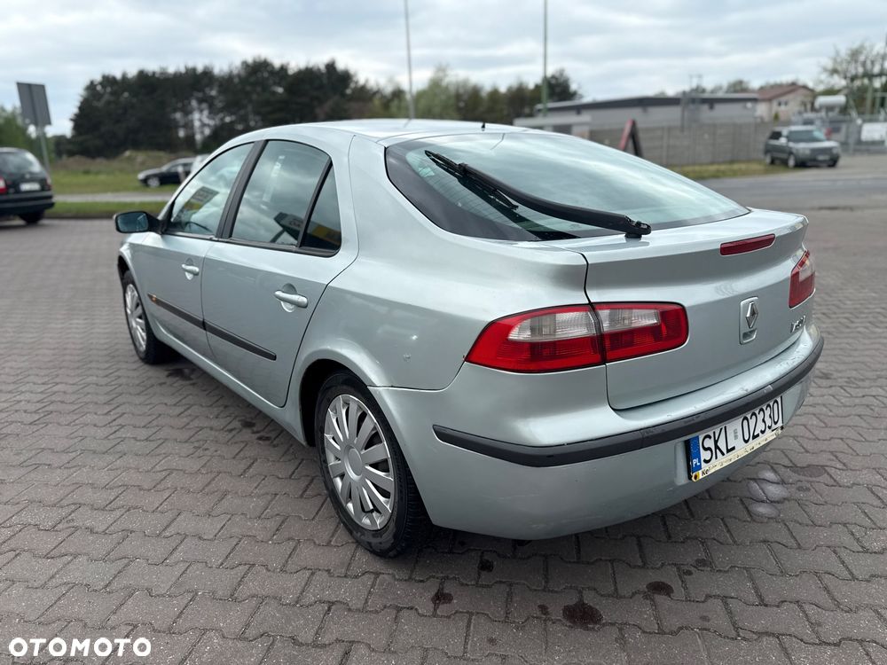Renault Laguna 1.8 RXE Millenium - 10