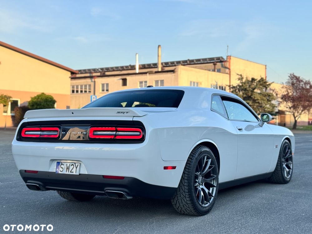Dodge Challenger - 7