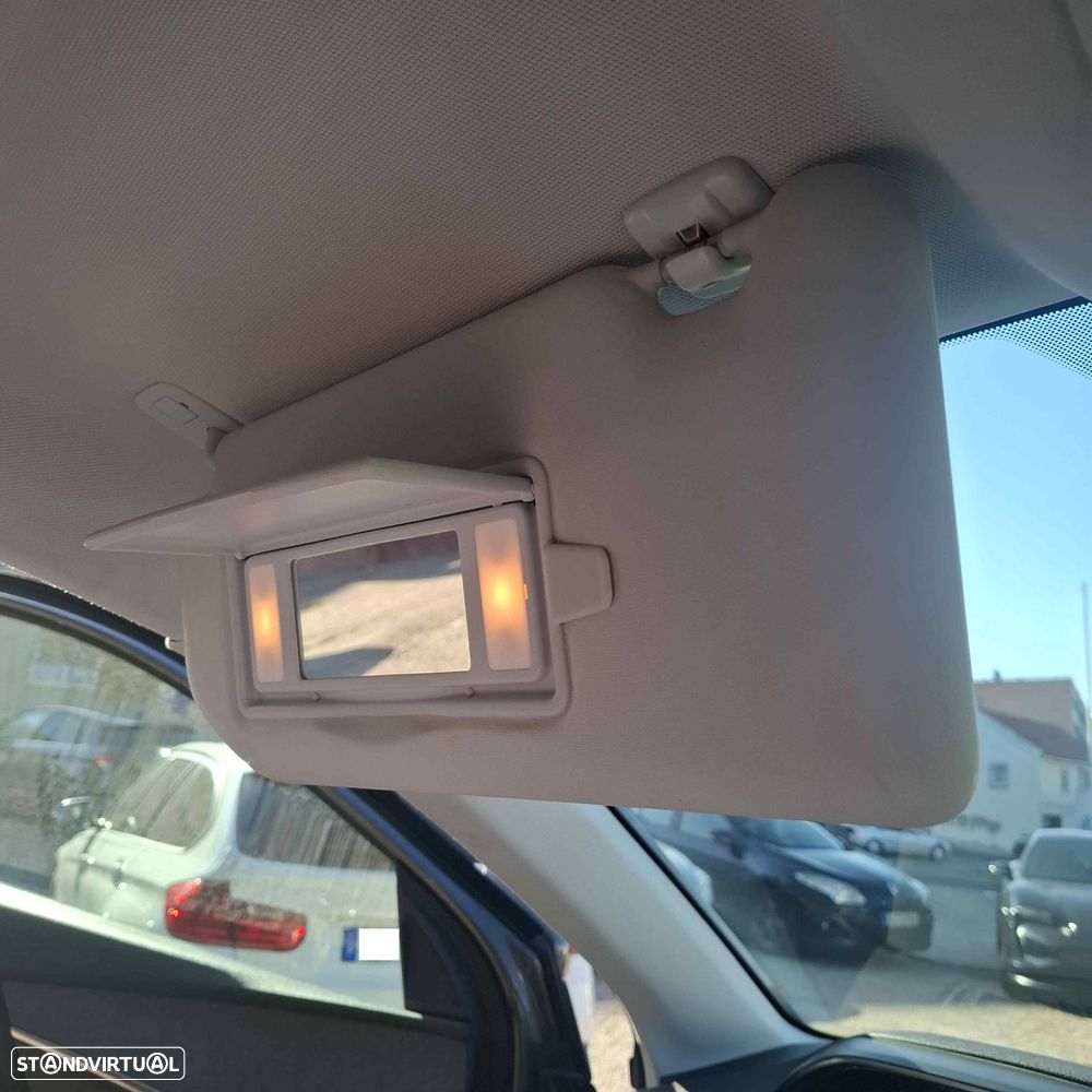 Peugeot 3008 1.5 BlueHDi Allure Pack — fotografia 35