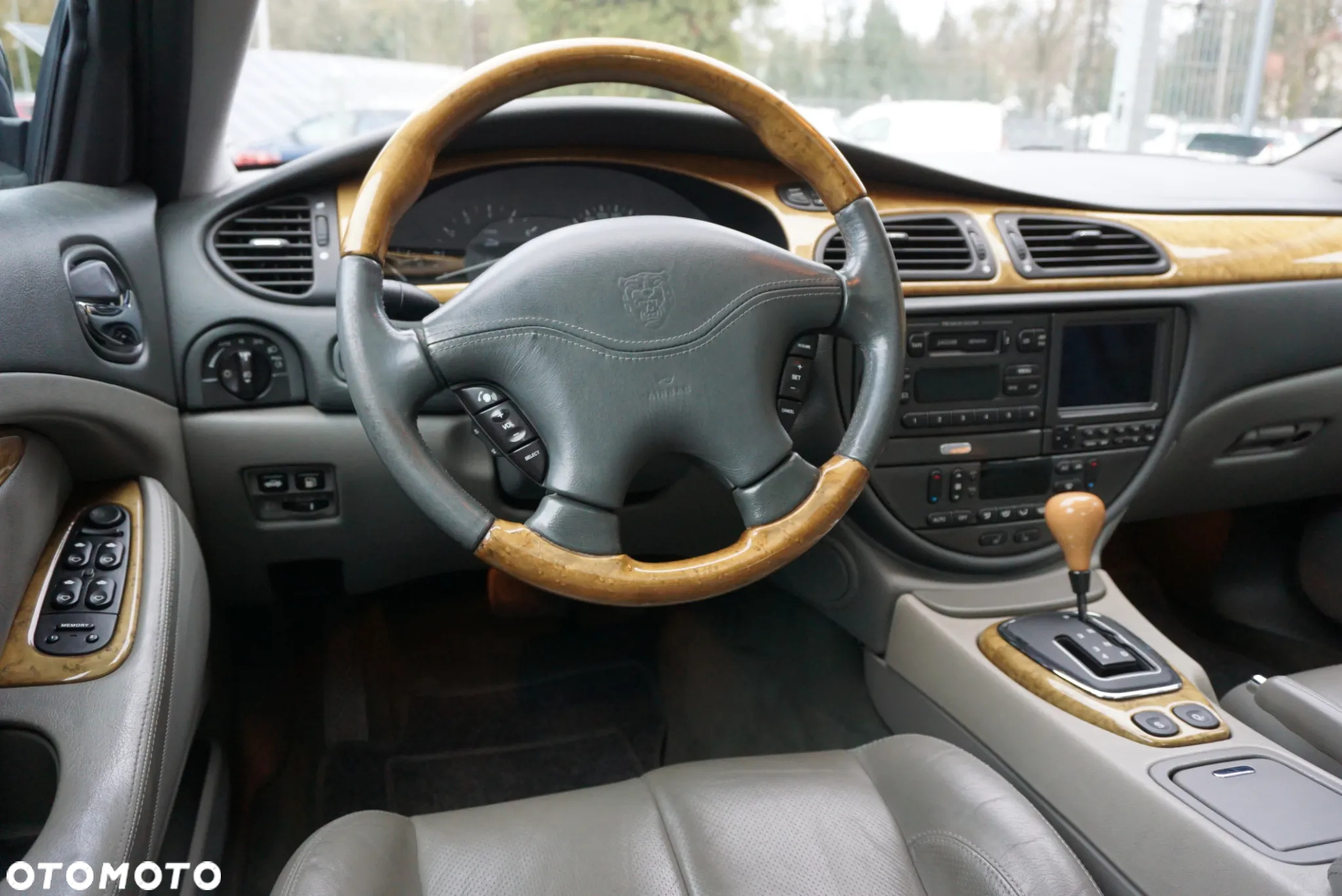 Jaguar S-Type 4.0 V8 - 12