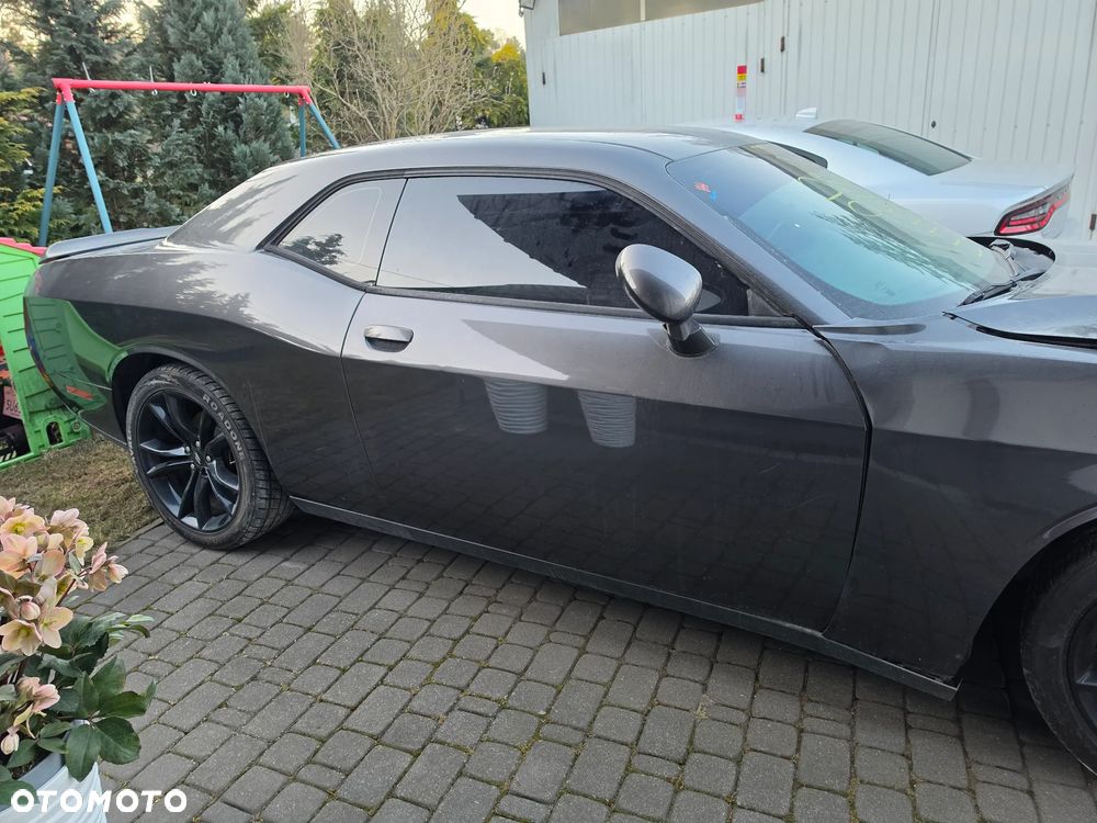 Dodge Challenger - 4