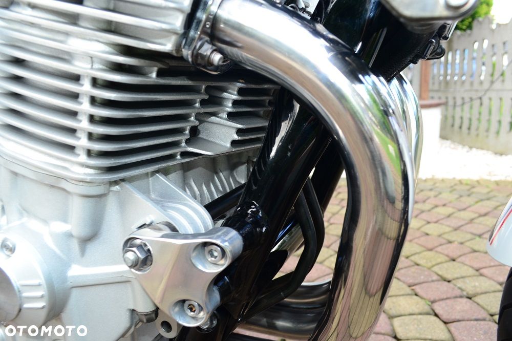 Yamaha XJR - 32