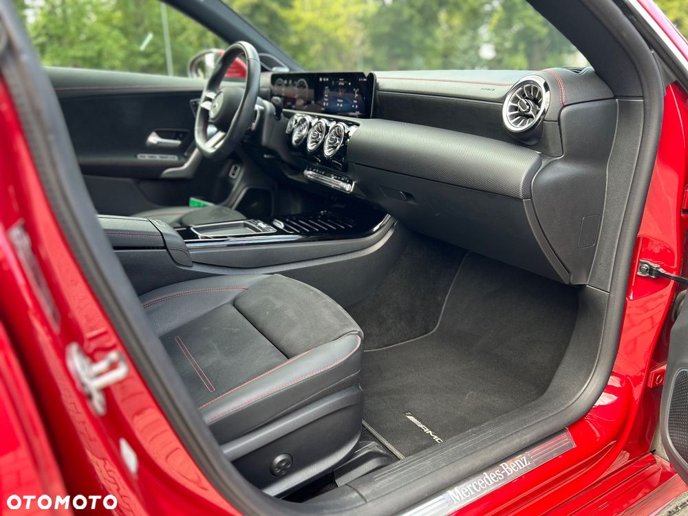Mercedes-Benz CLA 220 4-Matic AMG Line 7G-DCT - 7