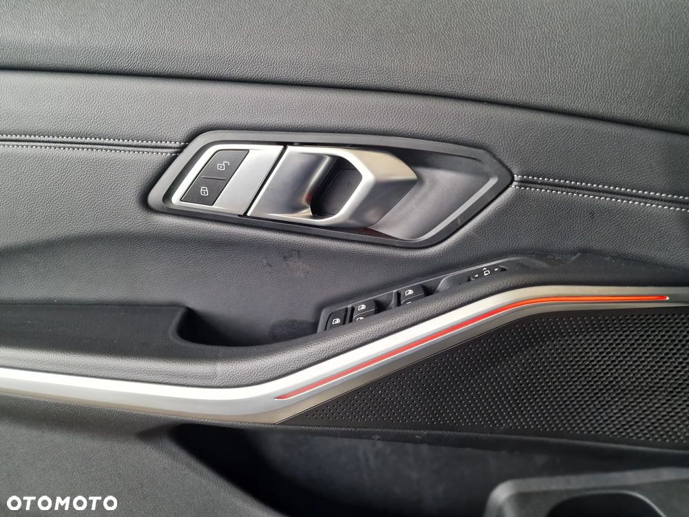 BMW Seria 3 320i Sport Line - 17