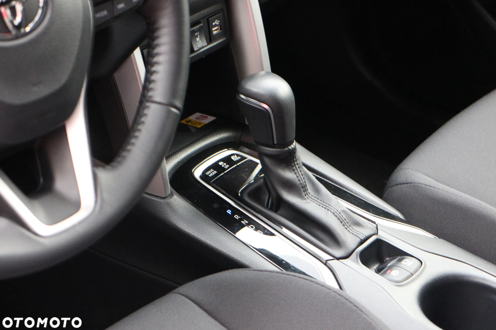 Toyota Corolla 2.0 Hybrid Style - 17