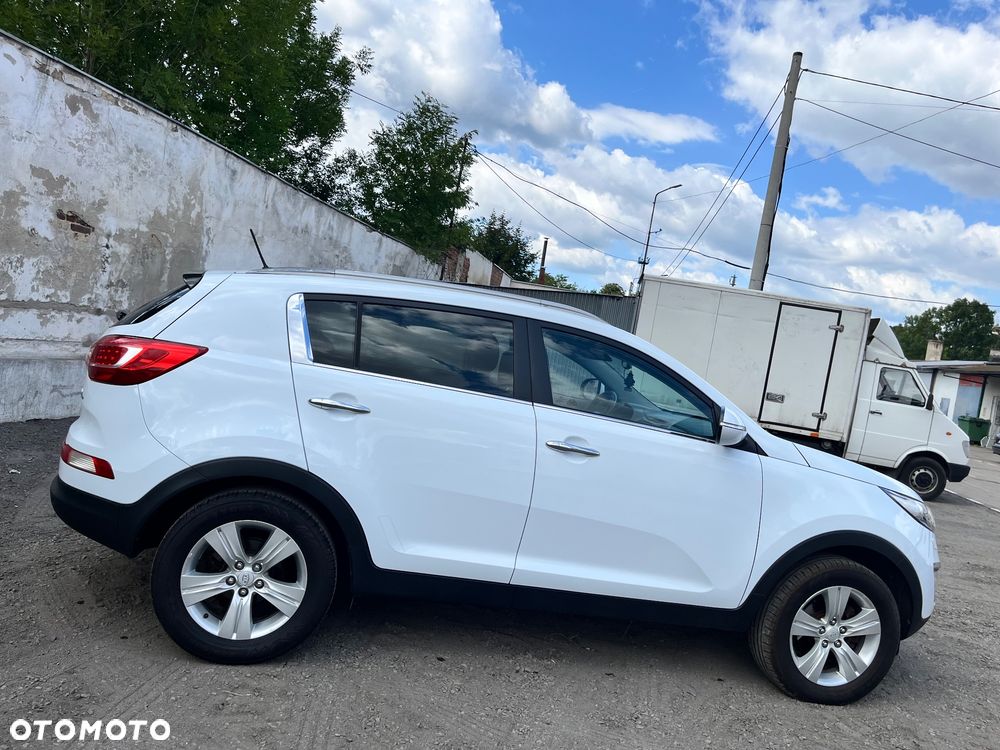 Kia Sportage 1.7 CRDI 2WD ISG Dream-Team Edition - 8