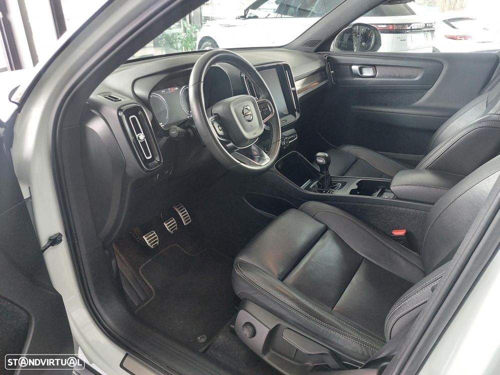 Volvo XC 40 1.5 T2 Momentum Plus - 14