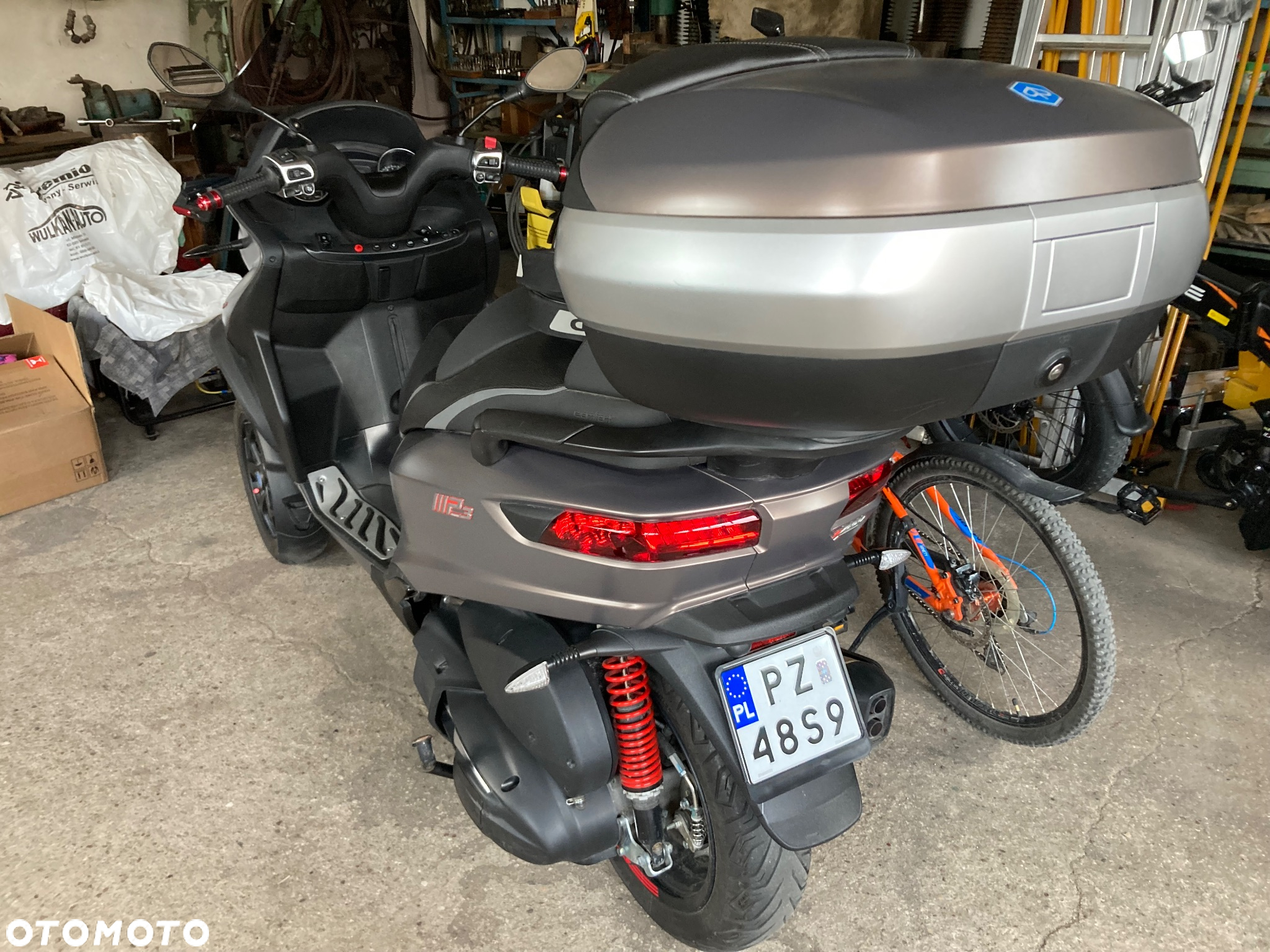 Piaggio MP-3 - 8