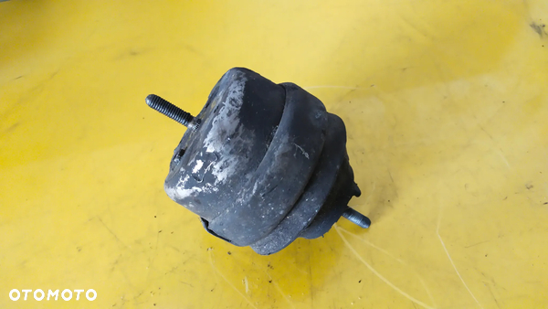 PODUSZKA SILNIKA AUDI A4 8D0199379J