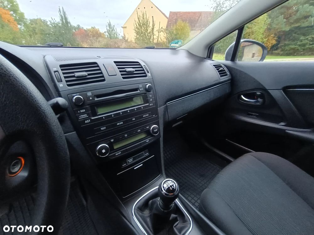 Toyota Avensis 1.6 Active - 9