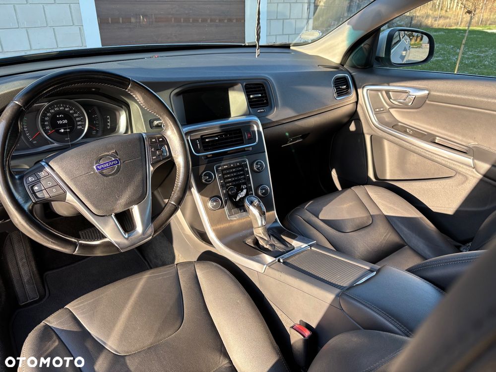 Volvo V60 D4 Geartronic Momentum - 19
