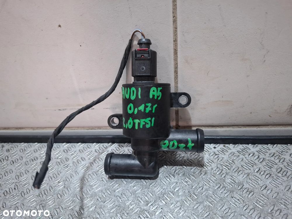 Zwór elektryczny wody Audi A5 W8 2017 rok 2,0 TFSI nr 4H0121671D - 1