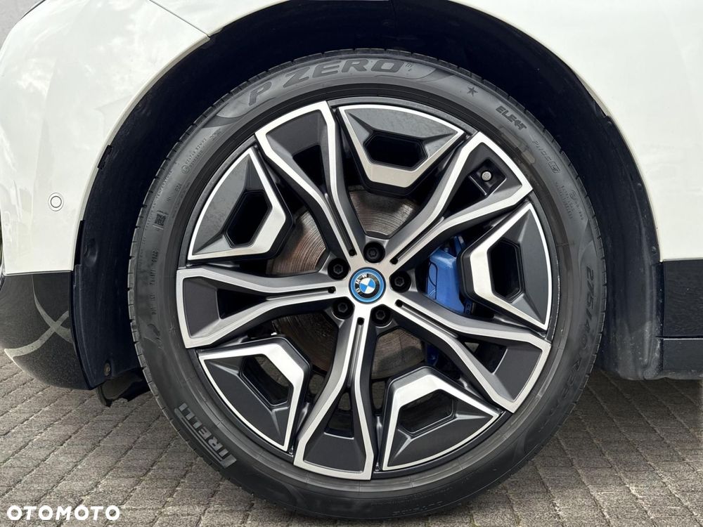 BMW iX - 4