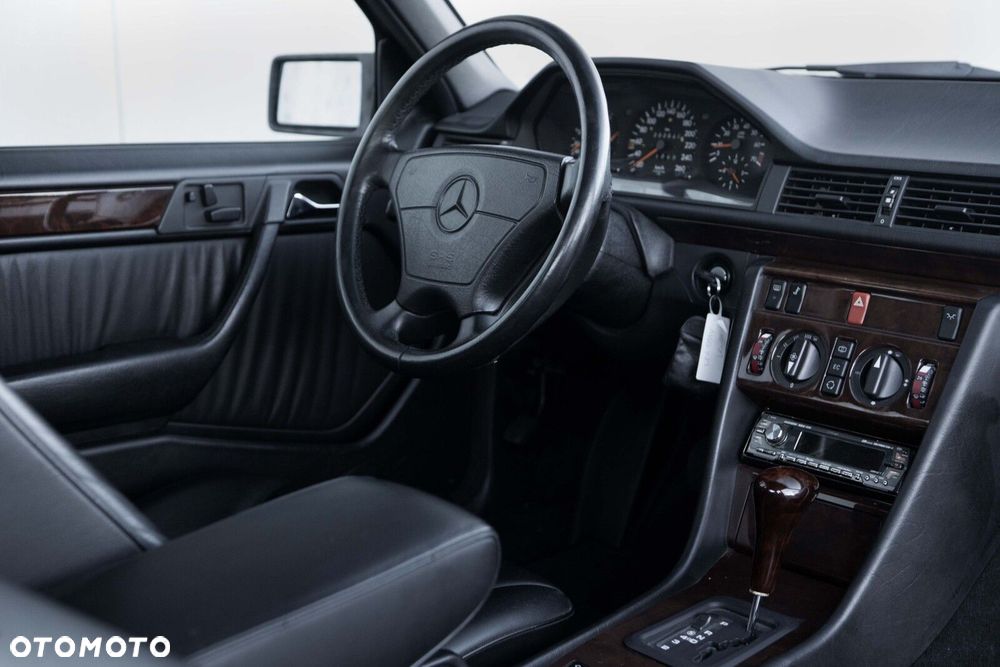 Mercedes-Benz W124 (1984-1993) - 25