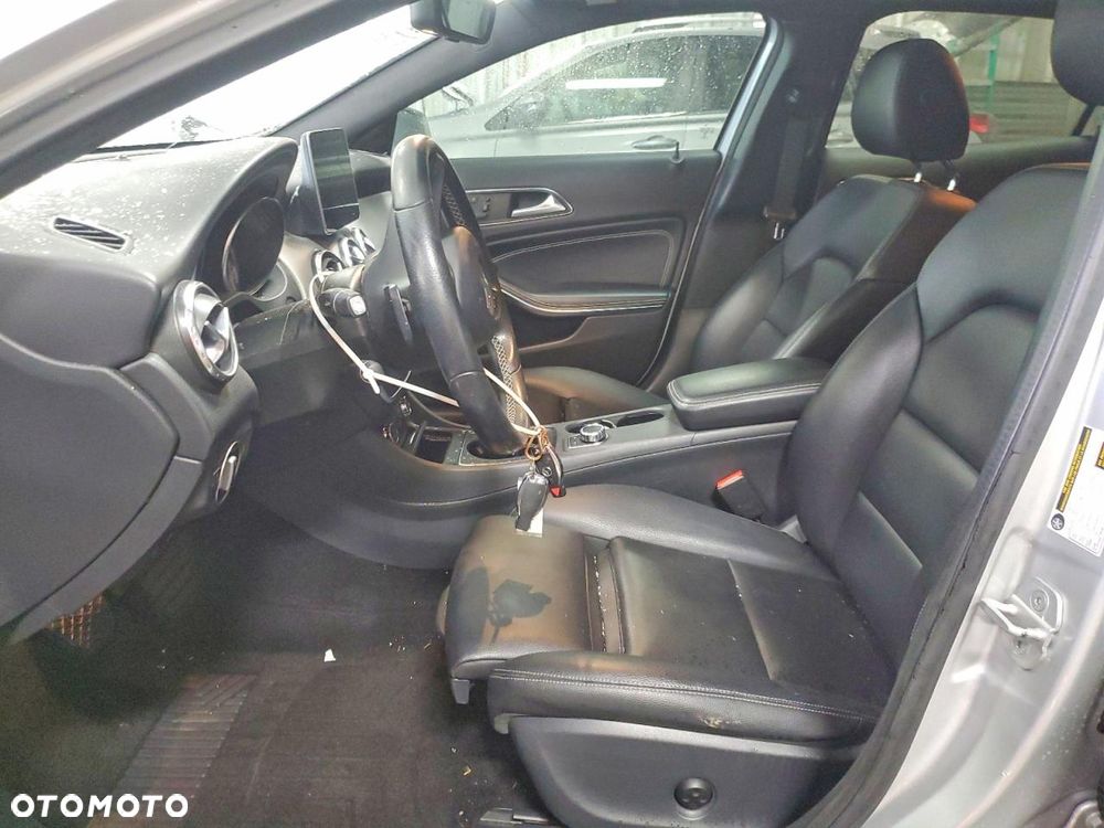 Mercedes-Benz GLA 250 4Matic 7G-DCT - 7
