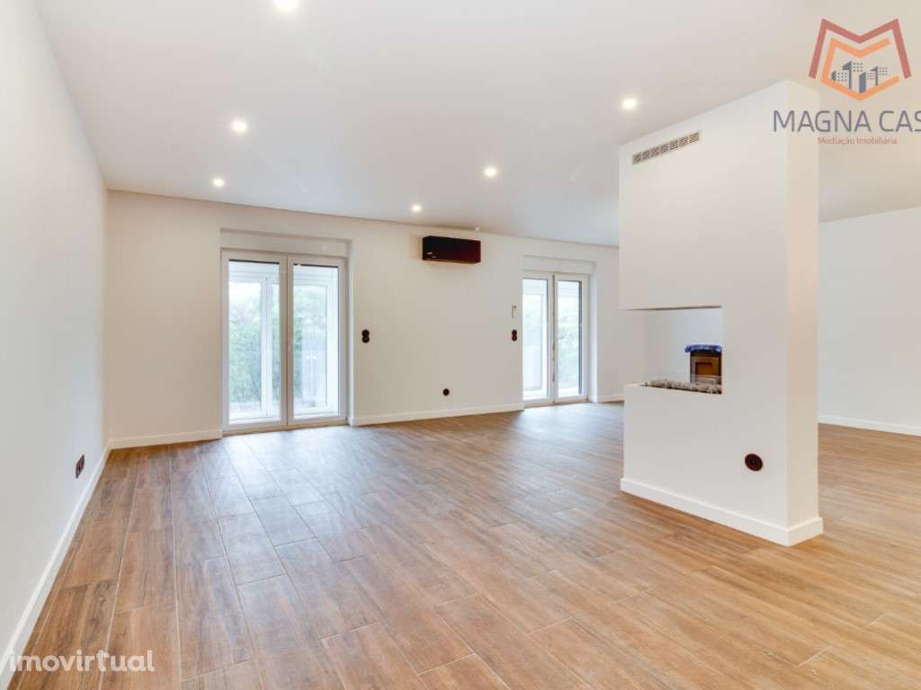 Oportunidade Única: Moradia T3+1 remodelada com dois pisos (RC+ Cav... - Grande imagem: 2/48