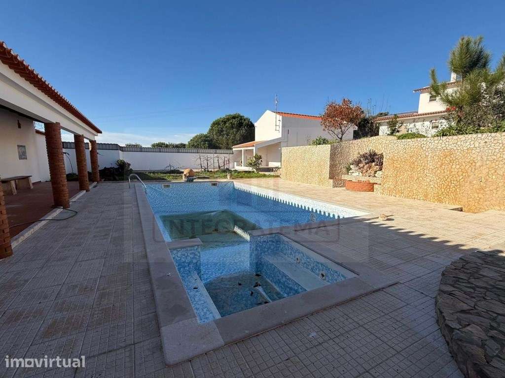 Moradia individual com anexos, piscina, armazéns e terreno - Grande imagem: 4/20