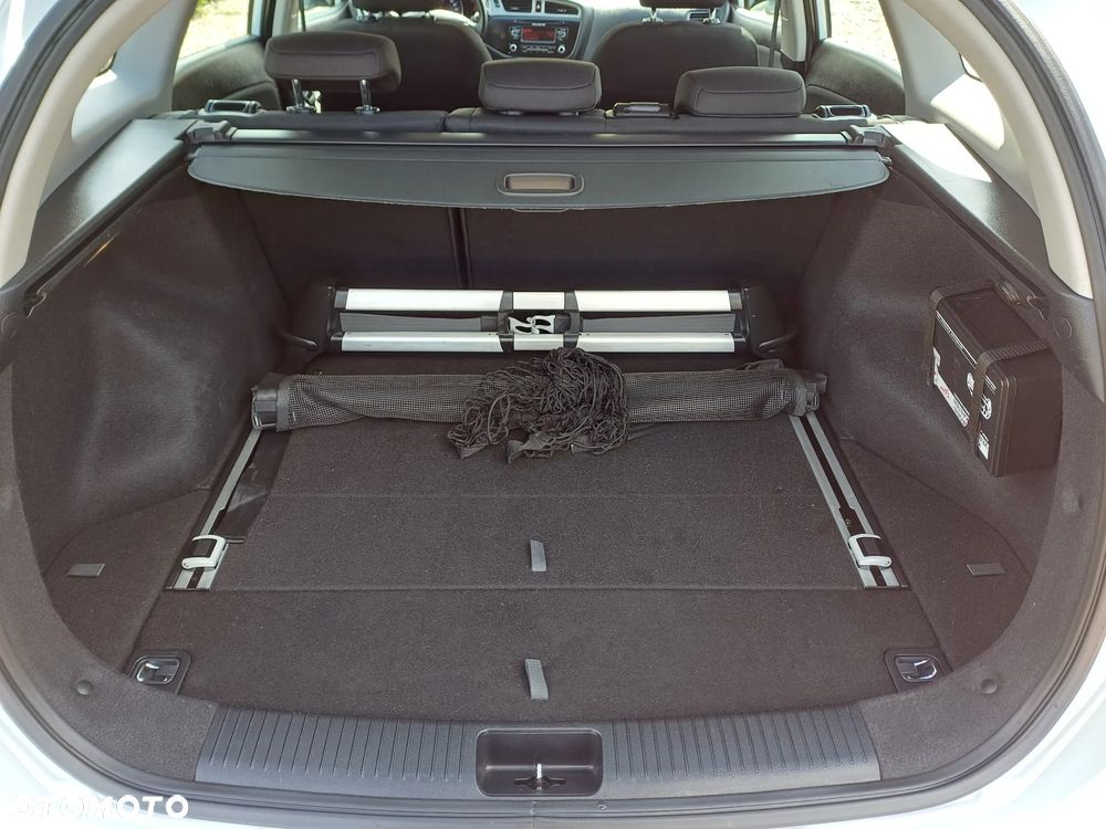Kia Ceed 1.6 CRDi 128 Dream Team Edition - 8