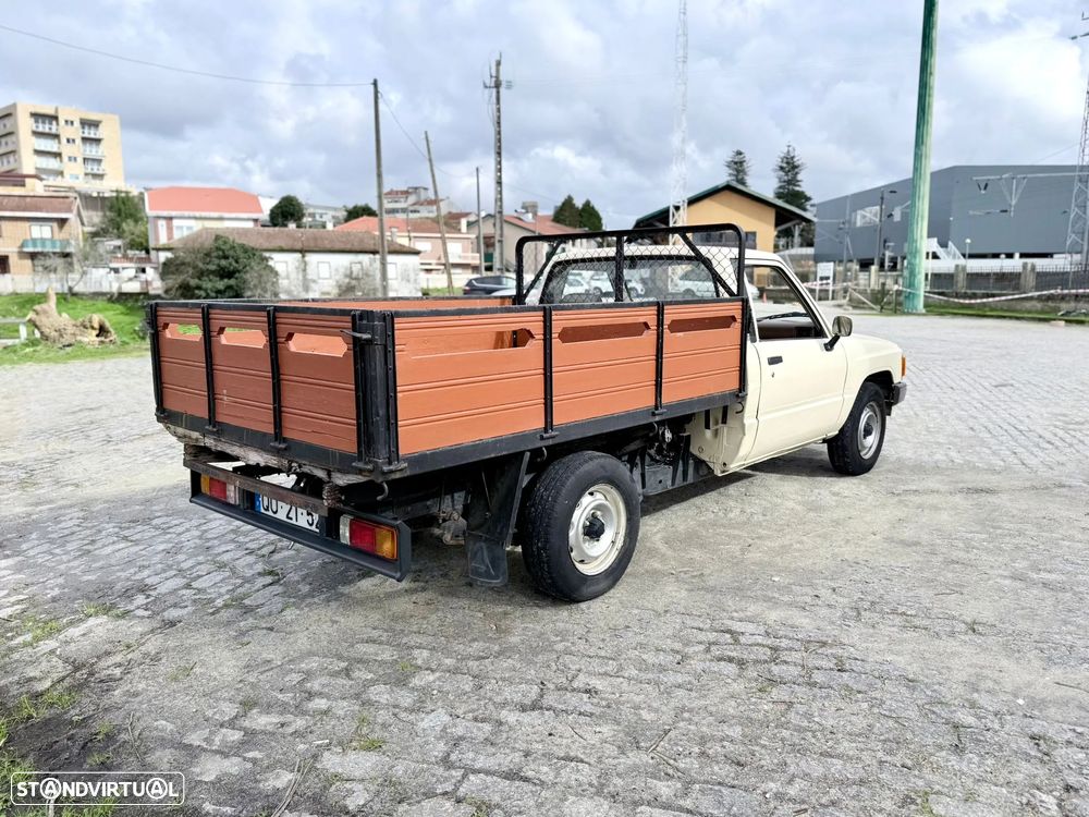 Toyota Hilux 2.4 D LN56L - 6