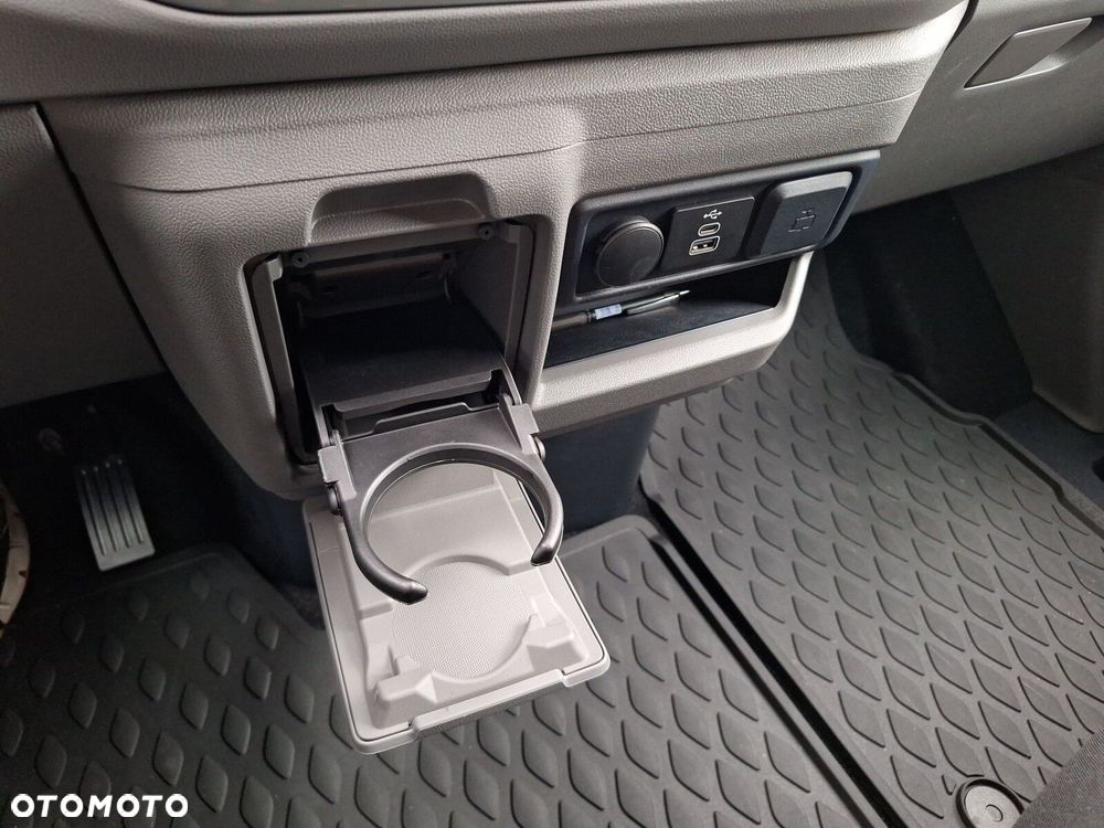 Volkswagen Caravelle - 25