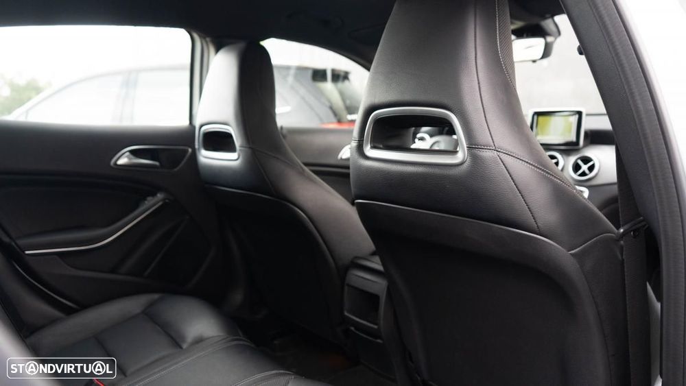 Mercedes-Benz GLA 200 - 23