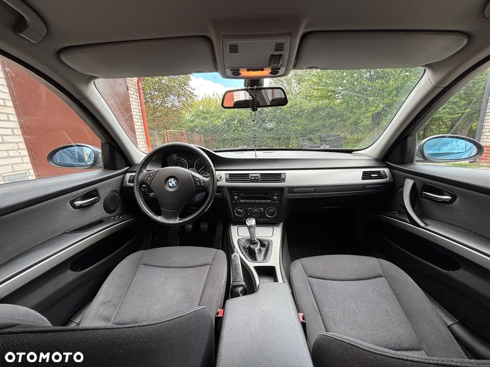 BMW Seria 3 318i - 28