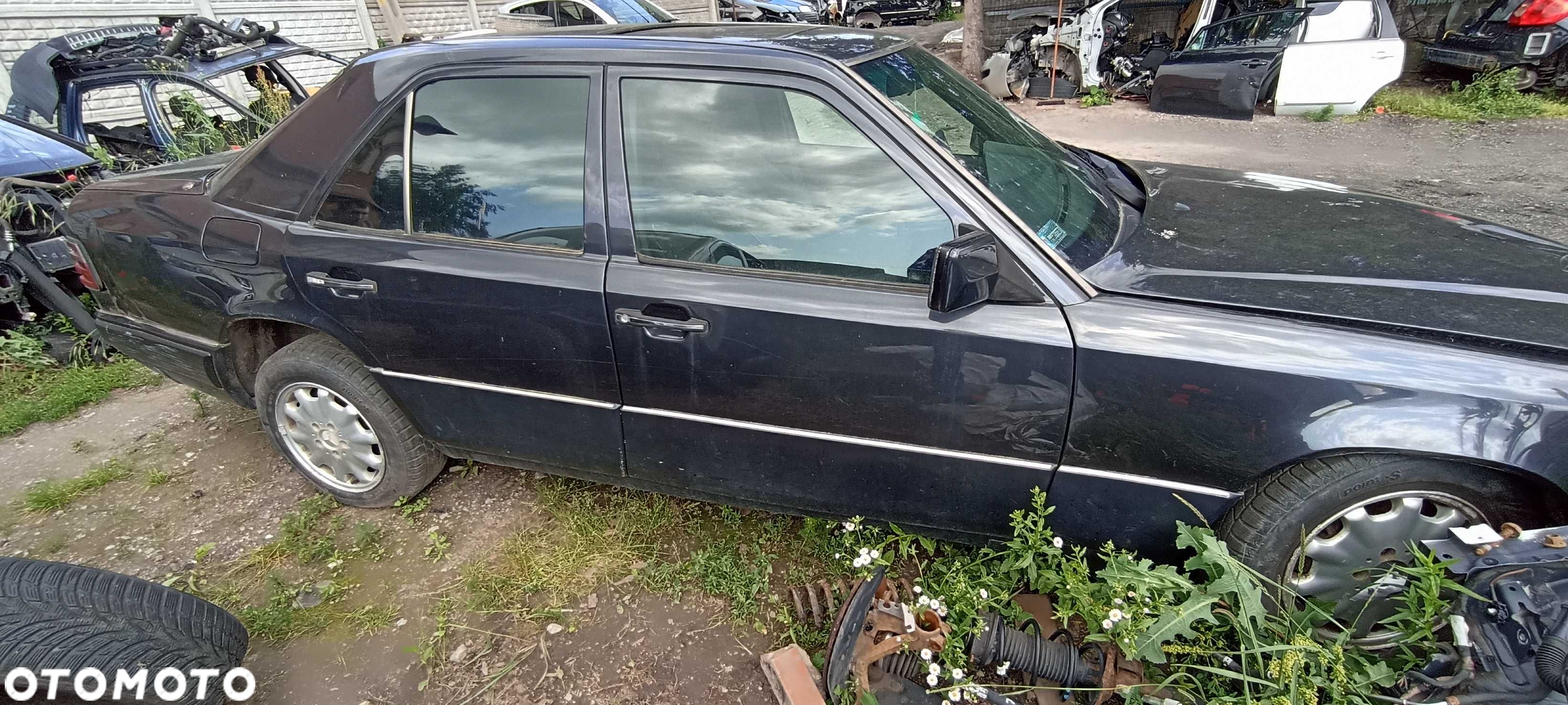 MERCEDES W 124 3.2 B samochód na części - 4